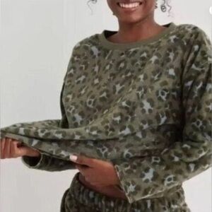 Aerie Leopard Print Fuzzy Fleece Sweatshirt Size XS Loungewear Oversized Comfy